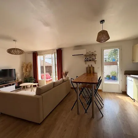 Hébergement de vacances Charmante Maison Terrasse Ensoleillée 3 *