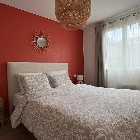 Hébergement de vacances Charmante Maison Terrasse Ensoleillée 3 *